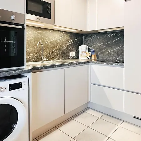 2 Bedroom Cozy In Apartment