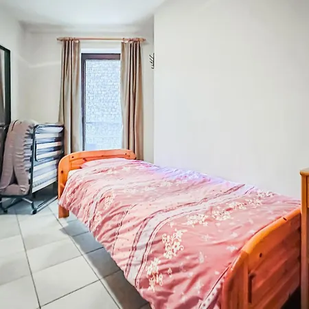 2 Bedroom Cozy In Apartment