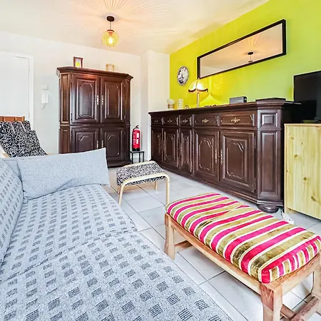 Apartment 2 Bedroom Cozy In *